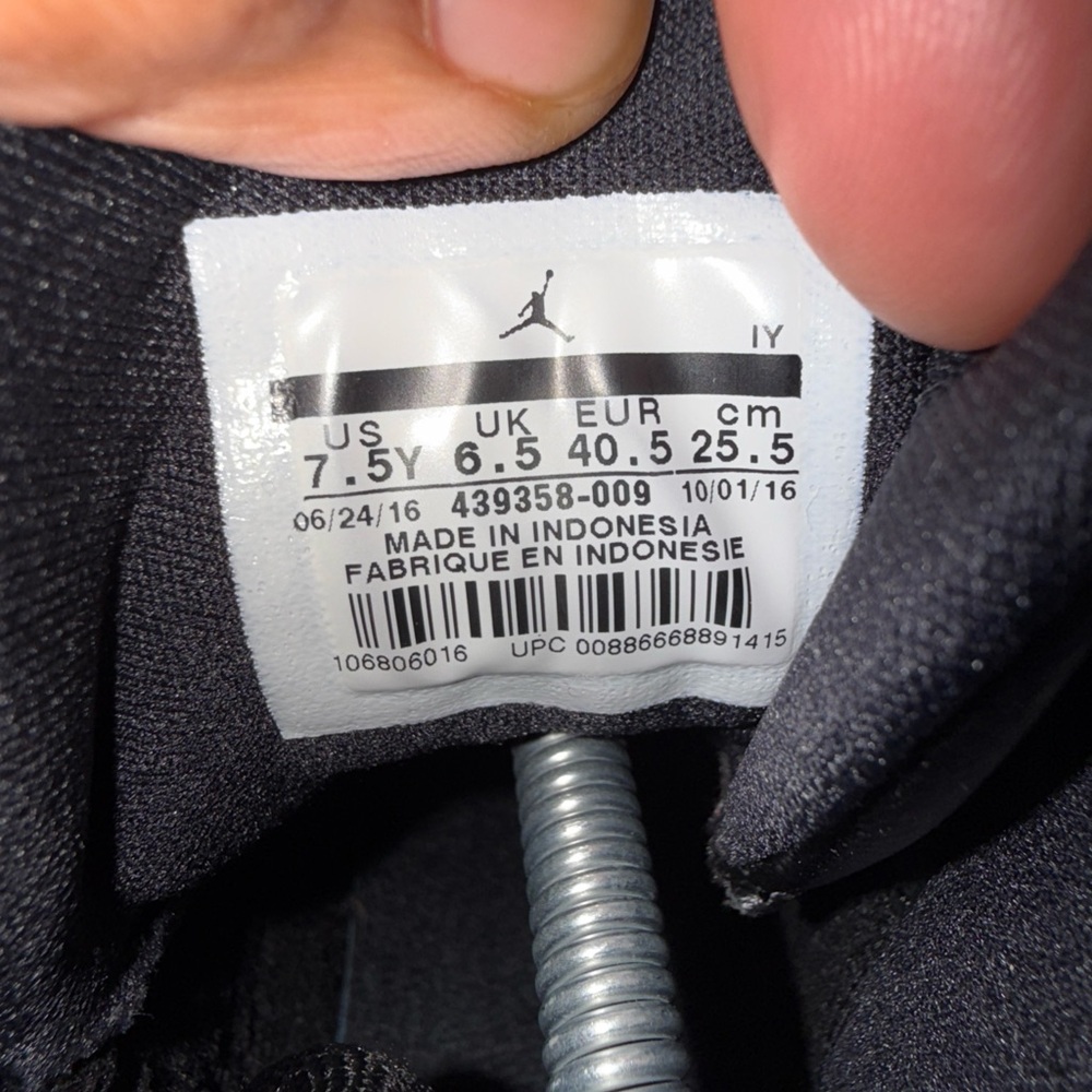 Jordan Black and Gray Classic Sneakers - Picture 9 of 11